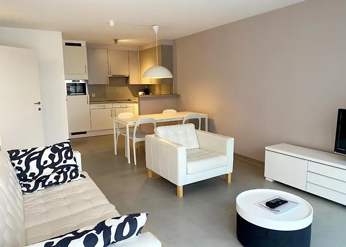 In Near The Nieuport